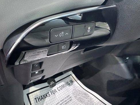 Used 2017 Toyota Prius Prime Premium image 19