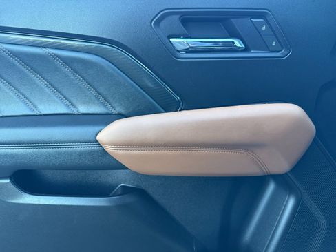 Used 2025 GMC Canyon AT4 w/ Nightfall Edition image 10