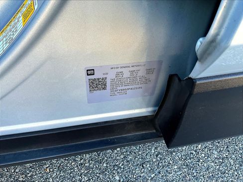 Certified 2023 Chevrolet Bolt EUV LT w/ Convenience Package image 33