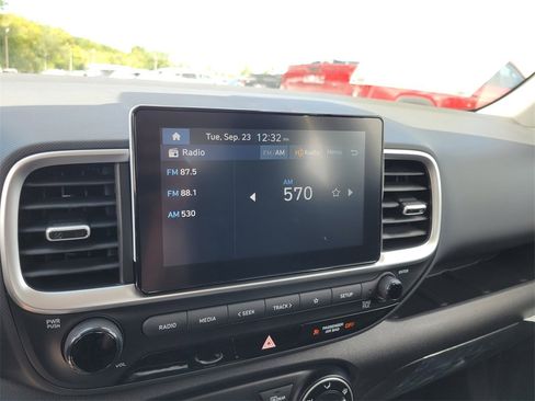 New 2025 Hyundai Venue SE image 22