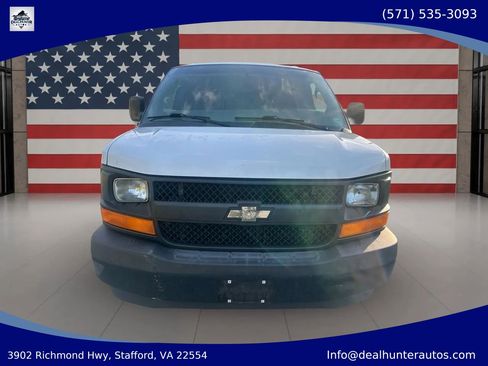 Used 2017 Chevrolet Express 2500 RWD image 2