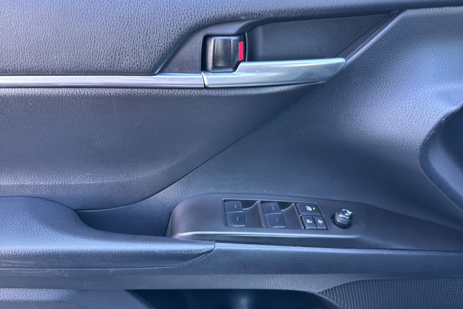 Used 2023 Toyota Camry SE w/ Audio Upgrade Package FWD image 10