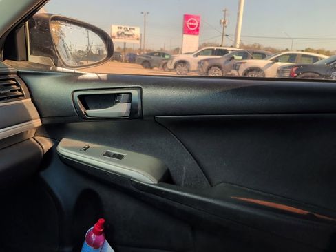 Used 2013 Toyota Camry SE image 13