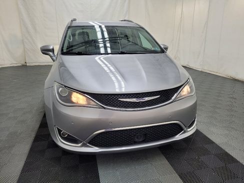 Used 2019 Chrysler Pacifica Touring-L w/ Advanced Safetytec Group FWD image 14