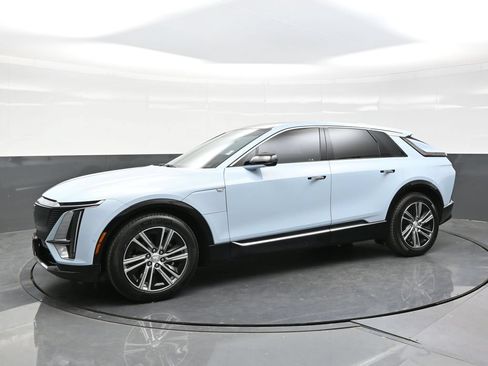 Certified 2024 Cadillac Lyriq Luxury AWD/4WD image 3