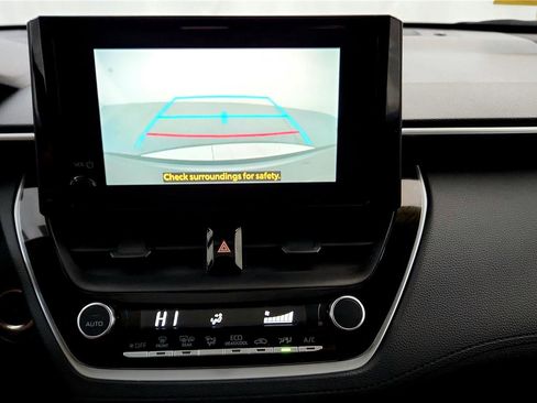 Certified 2023 Toyota Corolla Cross LE w/ Moonroof Package image 32