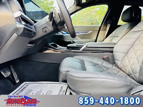 Used 2025 BMW 740i xDrive w/ Premium Package AWD/4WD image 33