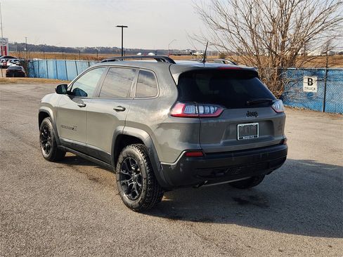 Used 2022 Jeep Cherokee Latitude image 3