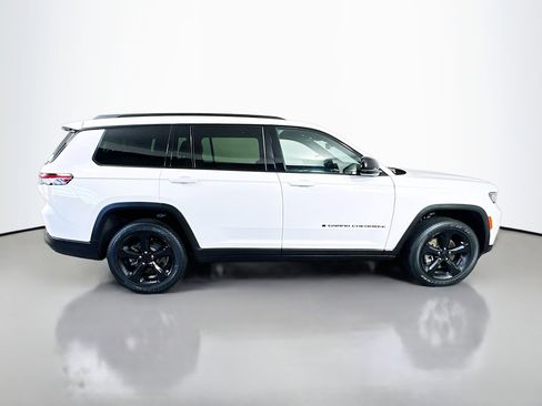 Used 2022 Jeep Grand Cherokee L Laredo image 8