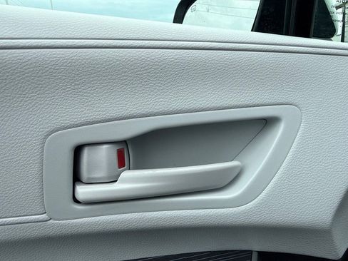Used 2025 Toyota Sienna LE FWD image 11