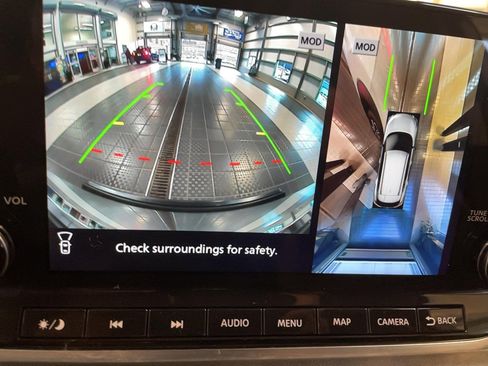 Used 2022 Nissan Rogue Platinum w/ Head-Up Display Package AWD/4WD image 10
