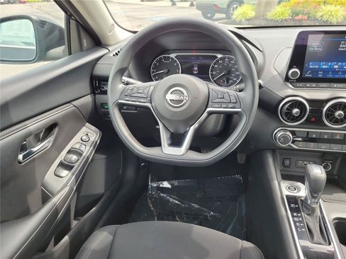 Used 2024 Nissan Sentra SV FWD image 11