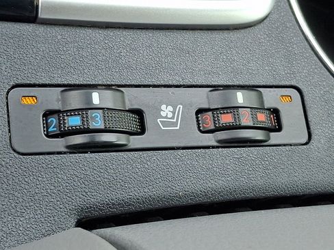 Used 2018 Toyota Highlander Limited image 26