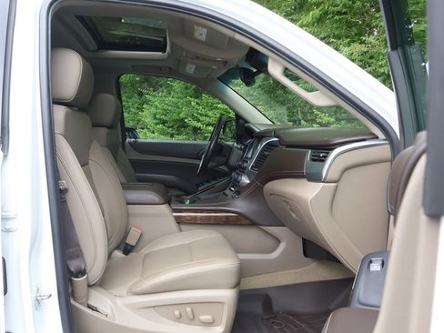 Used 2018 Chevrolet Tahoe LT w/ Luxury Package AWD/4WD image 42