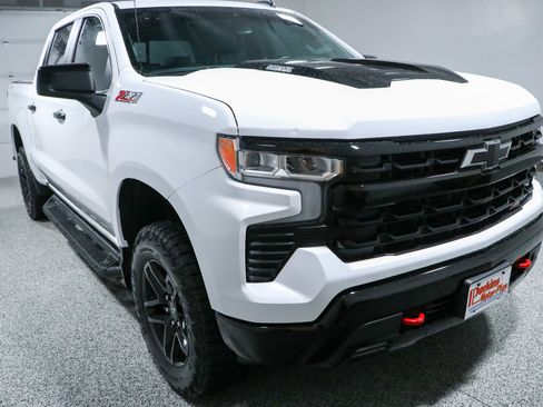 Used 2024 Chevrolet Silverado 1500 LT Trail Boss w/ Convenience Package II AWD/4WD image 5