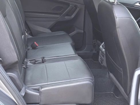 Used 2021 Volkswagen Tiguan SE R-Line image 10