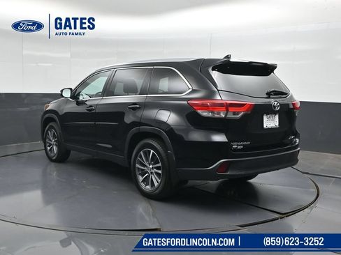 Used 2019 Toyota Highlander XLE AWD/4WD image 8
