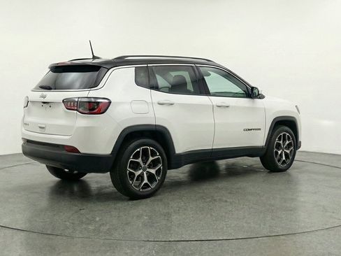 Used 2025 Jeep Compass Limited AWD/4WD image 9