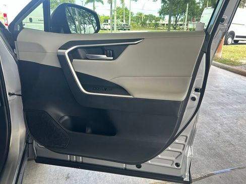 Used 2025 Toyota RAV4 XLE AWD/4WD image 24