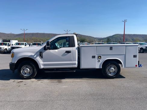 Used 2017 Ford F250 XL w/ Power Equipment Group RWD image 5
