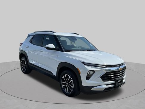 Used 2025 Chevrolet TrailBlazer LT AWD/4WD image 13