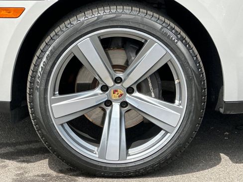 Certified 2022 Porsche Macan AWD/4WD image 27