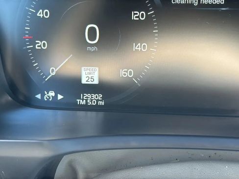 Used 2016 Volvo XC90 T6 Momentum w/ Momentum Plus Package image 17