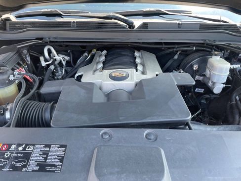 Used 2018 Cadillac Escalade Luxury RWD image 18