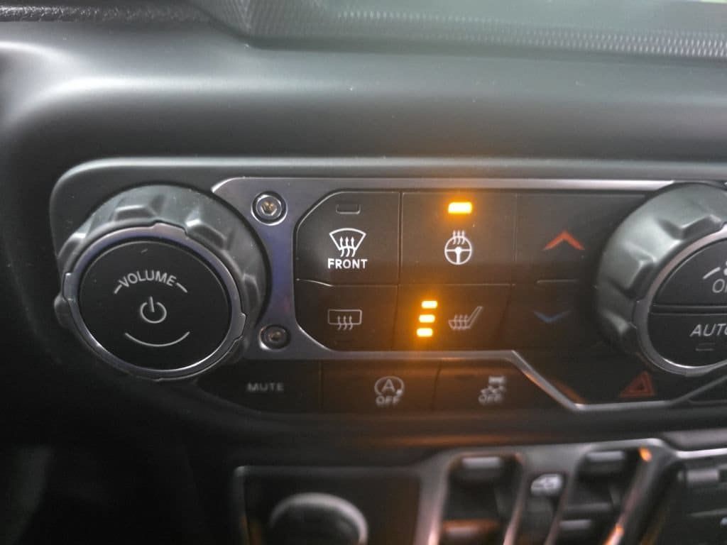 Used 2023 Jeep Gladiator Mojave w/ Cold Weather Group AWD/4WD image 29