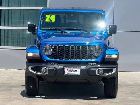 Used 2024 Jeep Gladiator Sport image 6