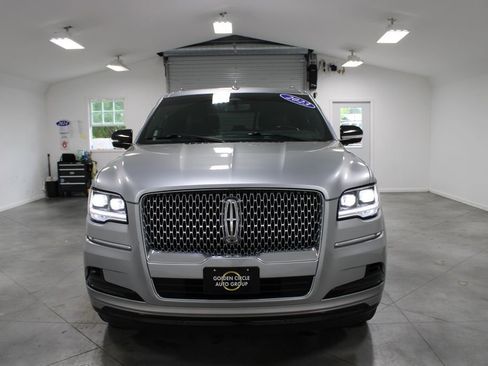 Used 2023 Lincoln Navigator Reserve AWD/4WD image 3