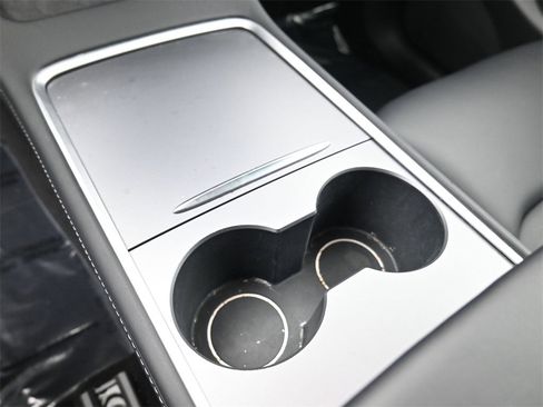 Used 2022 Tesla Model Y Long Range image 25