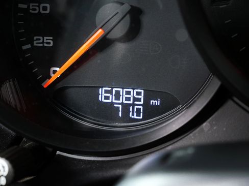 Certified 2022 Porsche 718 Cayman image 12