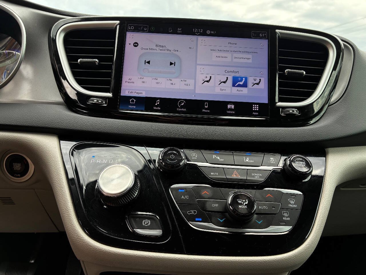 Used 2024 Chrysler Pacifica Touring-L FWD image 27