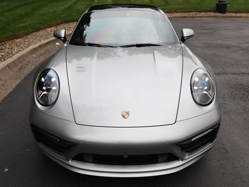 Used 2024 Porsche 911 Carrera w/ Premium Package image 3