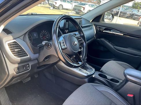 Certified 2021 Kia Seltos S FWD image 2