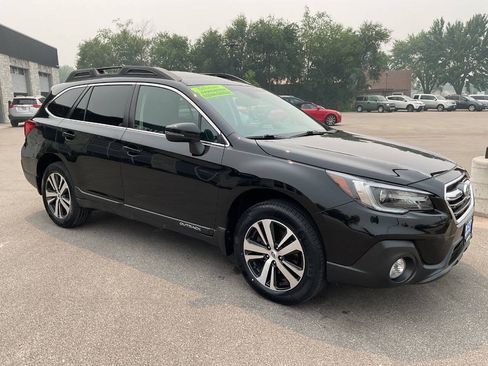 Used 2018 Subaru Outback 3.6R Limited AWD/4WD image 10