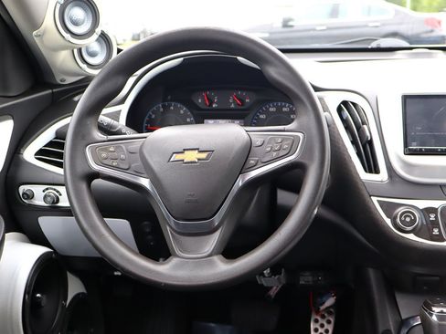 Used 2017 Chevrolet Malibu LT FWD image 15