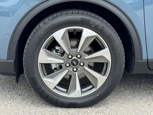 Used 2023 Ford Escape Platinum w/ Premium Technology Package AWD/4WD image 39