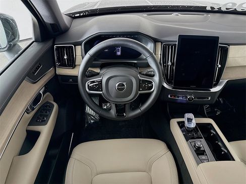 Certified 2025 Volvo XC90 B5 Core w/ Protection Package Premier image 23