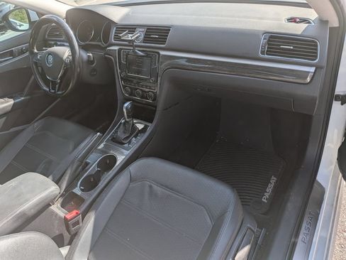 Used 2017 Volkswagen Passat 1.8T SE FWD image 26