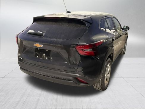 Used 2026 Chevrolet Trax LS w/ LS Convenience Package image 6