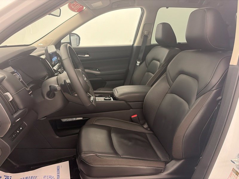 Used 2025 Nissan Pathfinder SL w/ SL Premium Package AWD/4WD image 25