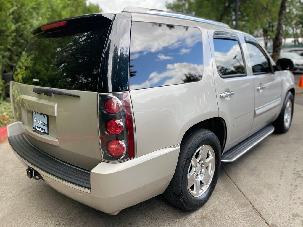 Used 2007 GMC Yukon Denali AWD/4WD image 3