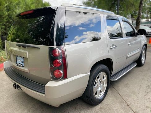 Used 2007 GMC Yukon Denali AWD/4WD image 3