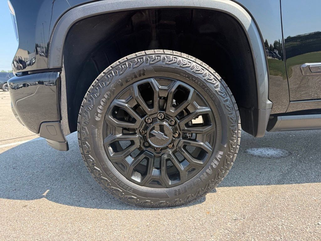 Used 2026 Chevrolet Silverado 2500 High Country w/ Midnight Edition AWD/4WD image 14