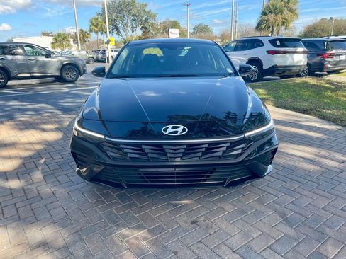 Used 2025 Hyundai Elantra SE image 8