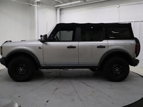 Used 2022 Ford Bronco Black Diamond image 9