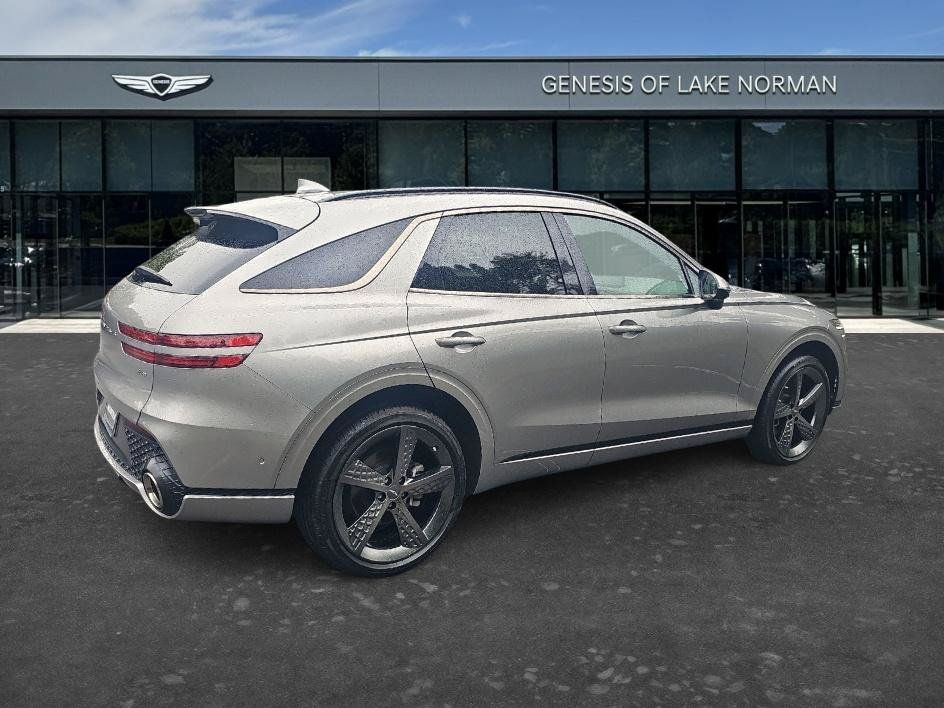 Used 2022 Genesis GV70 2.5T w/ Sport Prestige Package AWD/4WD image 5