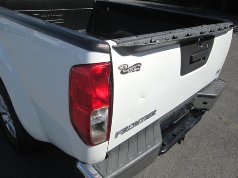 Used 2017 Nissan Frontier SV image 6